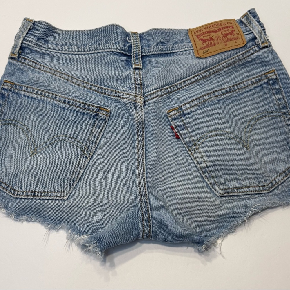 Levi's Jean Shorts Mid Rise 501 Red Tag Distressed Blue Denim Fringe Women - Picture 6 of 16